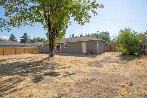 726 Royal Ave, Eagle Point, OR 97524 photo 22