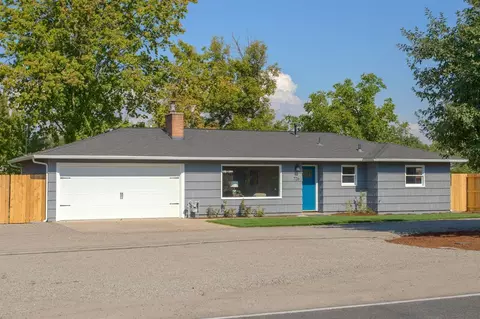 726 Royal Ave, Eagle Point, OR 97524 photo 3