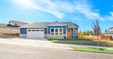 1060 Ruby Meadows Dr, Eagle Point, OR 97524 photo 3