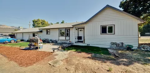 111 Sixth, Phoenix, OR 97535 photo 1