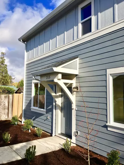 412 Oak St, Phoenix, OR 97535 photo 4