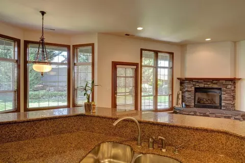346 Ridgeway Ave, Central Point, OR 97502 photo 8