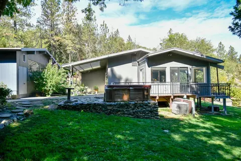 12320 Water Gap Rd, Williams, OR 97544 photo 2