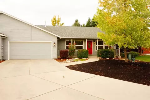 394 Crystal Dr, Eagle Point, OR 97524 photo 1