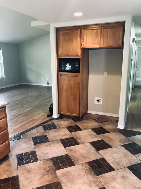 394 Crystal Dr, Eagle Point, OR 97524 photo 4