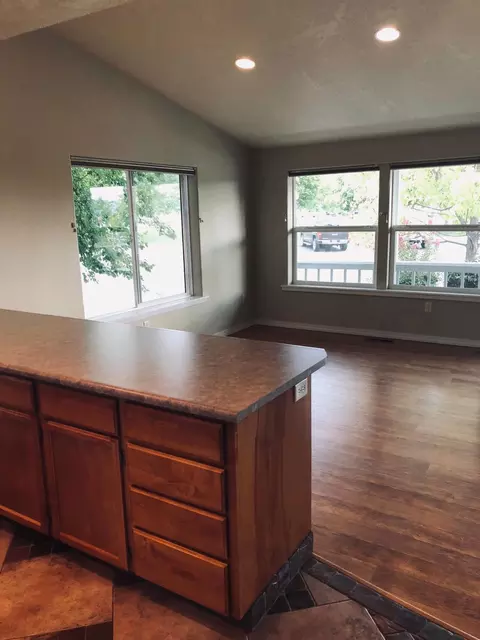 394 Crystal Dr, Eagle Point, OR 97524 photo 5