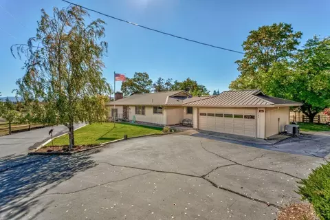145 Buckingham Cir, Eagle Point, OR 97524 photo 1