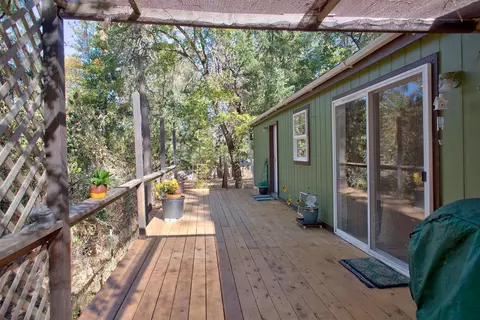 610 Summit Loop, Grants Pass, OR 97527 photo 2