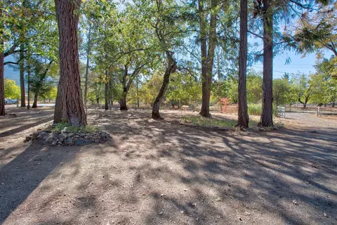 610 Summit Loop, Grants Pass, OR 97527 photo 23