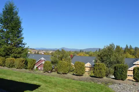 83 Skyhawk Dr, Eagle Point, OR 97524 photo 1