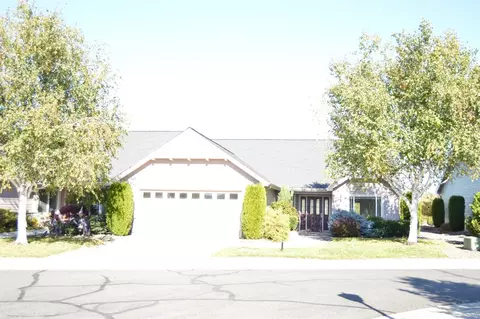 83 Skyhawk Dr, Eagle Point, OR 97524 photo 2