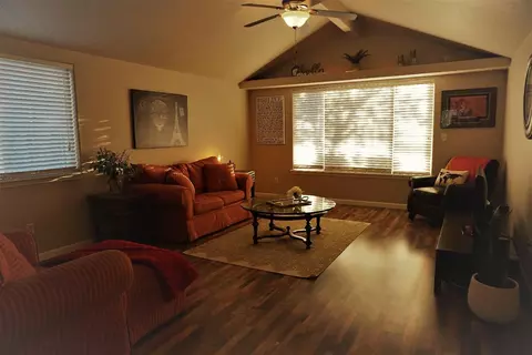 1034 Iris Cir, Central Point, OR 97502 photo 9