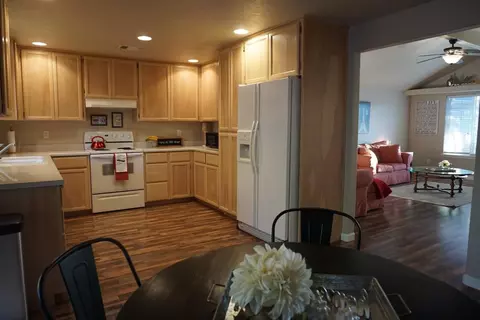 1034 Iris Cir, Central Point, OR 97502 photo 12