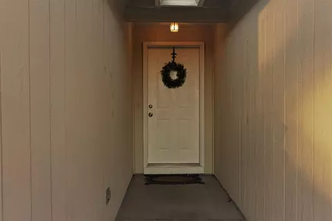 1034 Iris Cir, Central Point, OR 97502 photo 3