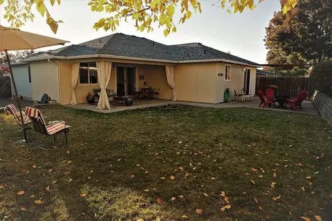 1034 Iris Cir, Central Point, OR 97502 photo 29