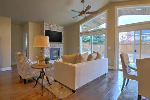 1026 Arrowhead Trl, Eagle Point, OR 97524 photo 6