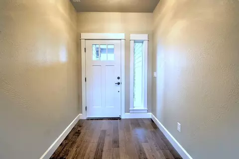 1026 Arrowhead Trl, Eagle Point, OR 97524 photo 3