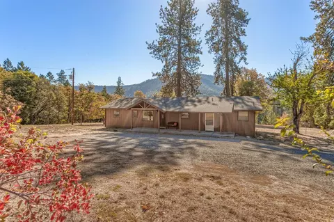 3749 Foothill Blvd, Grants Pass, OR 97526 photo 2