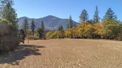 3749 Foothill Blvd, Grants Pass, OR 97526 photo 3