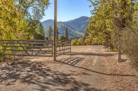 3749 Foothill Blvd, Grants Pass, OR 97526 photo 9