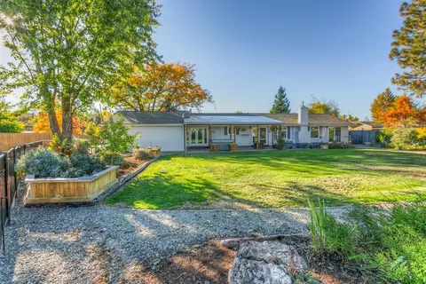 187 Sierra Dr, Eagle Point, OR 97524 photo 3