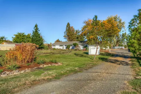 187 Sierra Dr, Eagle Point, OR 97524 photo 1