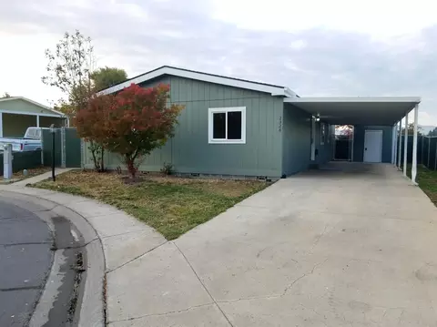 2326 Lara Ln, Central Point, OR 97502 photo 1