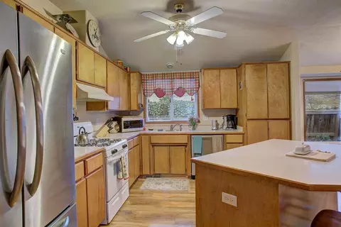 149 Meadow View Dr, Phoenix, OR 97535 photo 9