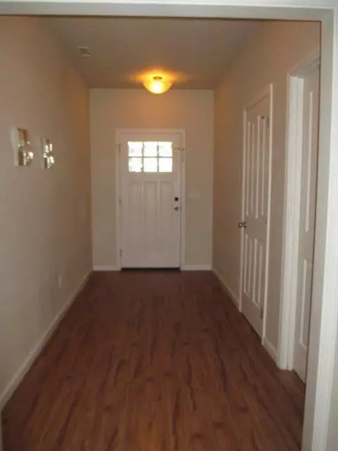 668 Sheffield, Eagle Point, OR 97524 photo 2