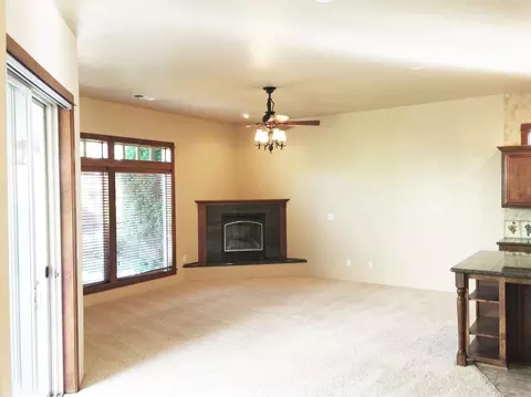 149 Bellerive Dr, Eagle Point, OR 97524 photo 9