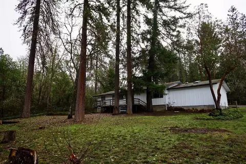 1484 Summit Loop, Grants Pass, OR 97527 photo 9