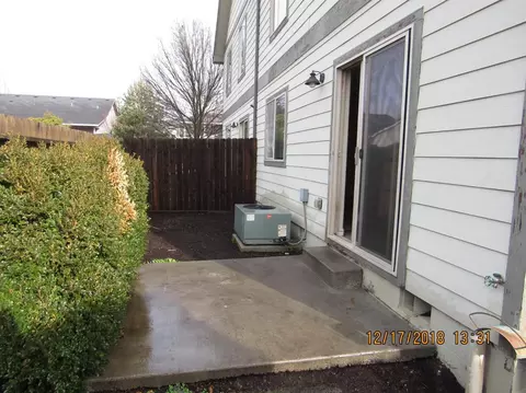 243 Northview Dr, Eagle Point, OR 97524 photo 2