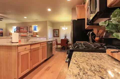 44 Oak Heights Dr, Eagle Point, OR 97524 photo 5