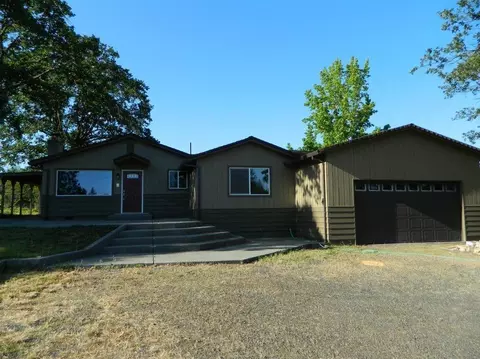 921 Mountain View Dr, Eagle Point, OR 97524 photo 1