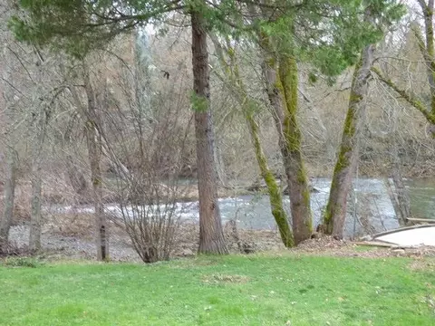 947 Pine St, Rogue River, OR 97537 photo 2