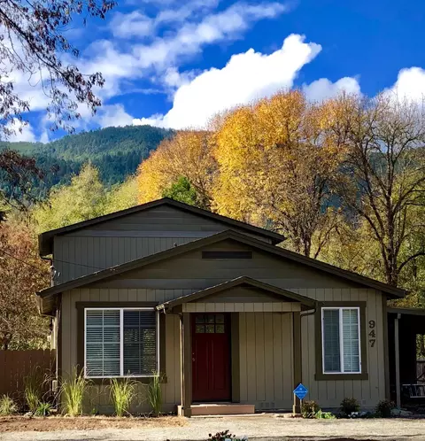 947 Pine St, Rogue River, OR 97537 photo 1