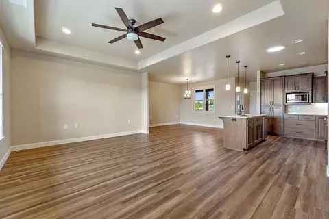 406 Waterside Dr, Central Point, OR 97502 photo 2