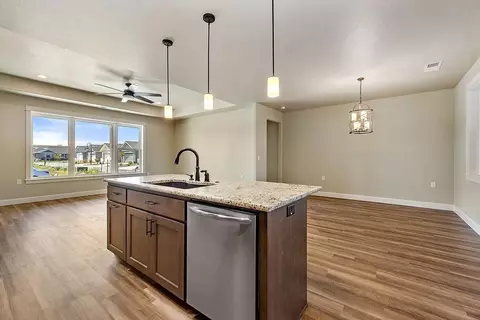 406 Waterside Dr, Central Point, OR 97502 photo 9