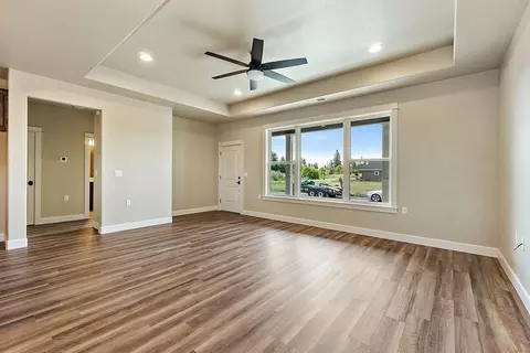 406 Waterside Dr, Central Point, OR 97502 photo 4