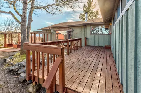 930 Leafwood Dr, Eagle Point, OR 97524 photo 4