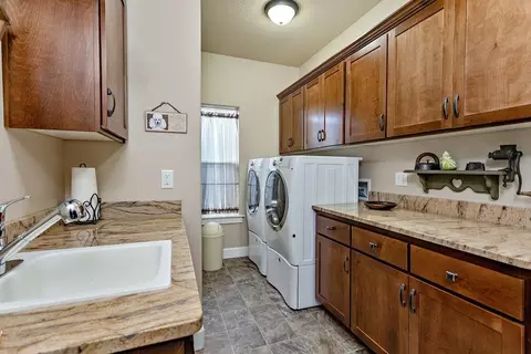 155 Sky Hawk Dr, Eagle Point, OR 97524 photo 28