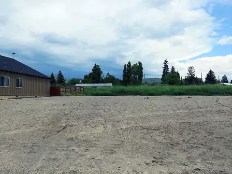 3822 Pointer Dr, Klamath Falls, OR 97603 photo 2