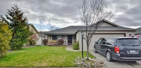 630 Karic Way, Eagle Point, OR 97524 photo 2
