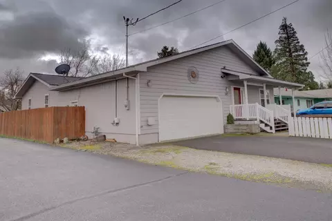 743 Platt Pl, Eagle Point, OR 97524 photo 3