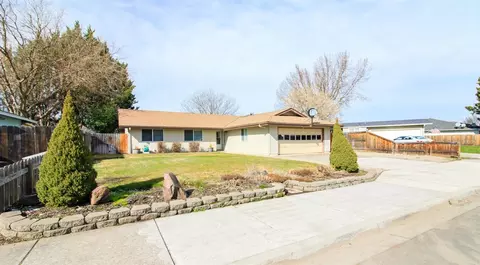 133 Buchanan Ave, Eagle Point, OR 97524 photo 2