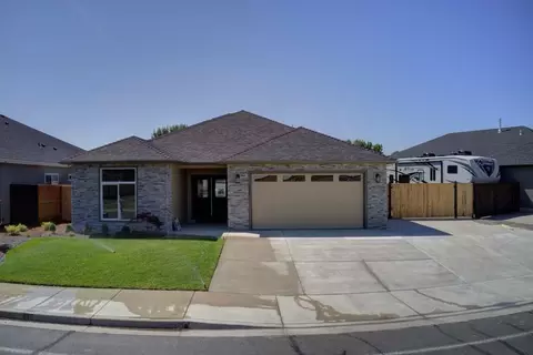 930 Arrowhead Trl, Eagle Point, OR 97524 photo 1