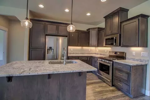 930 Arrowhead Trl, Eagle Point, OR 97524 photo 3