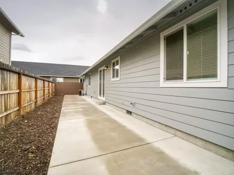 262 N 2nd St, Central Point, OR 97502 photo 17