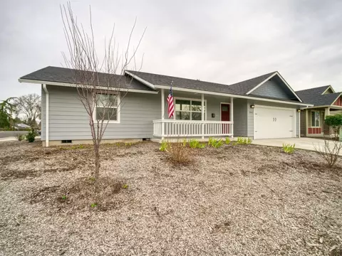 262 N 2nd St, Central Point, OR 97502 photo 13