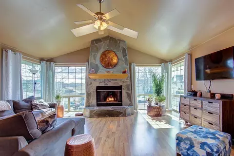 872 Ridgeview Dr, Eagle Point, OR 97524 photo 4